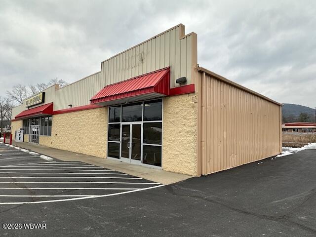 60 Elimsport Road — photo