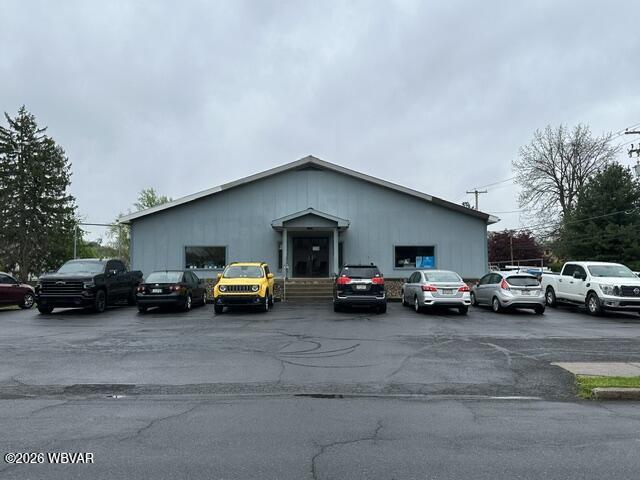 100 E 8th Street — photo