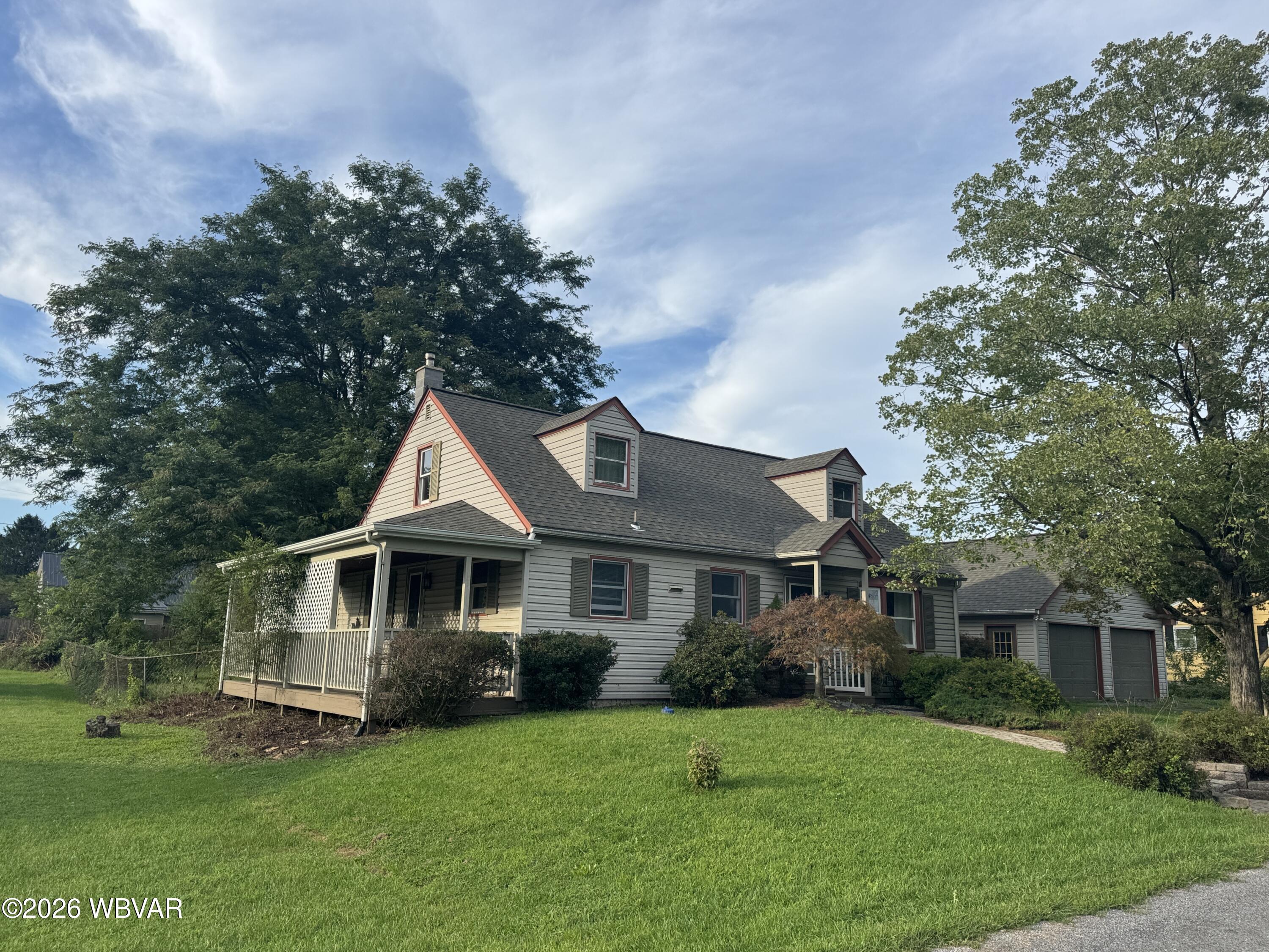 1824 Fairlawn Avenue — photo