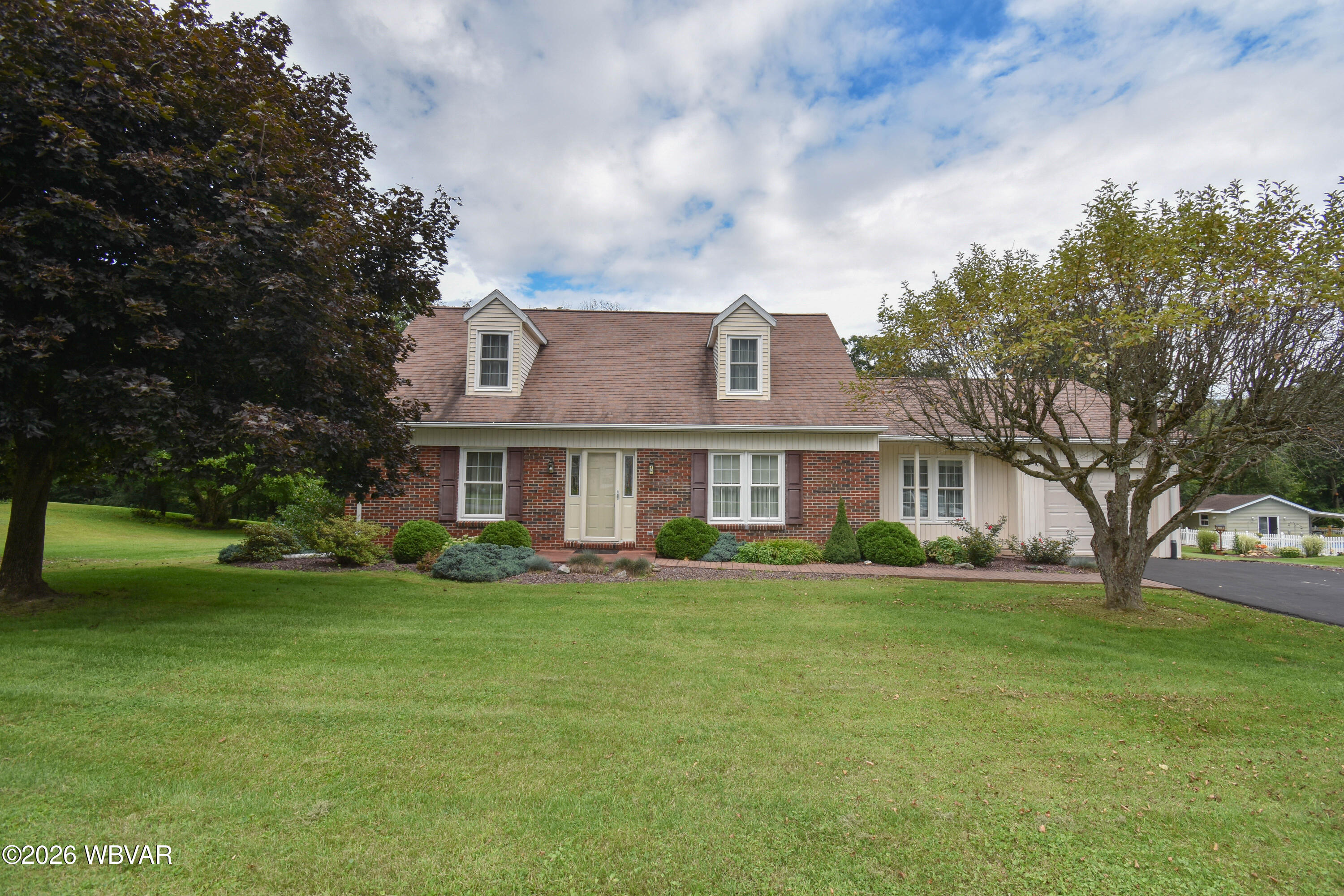 1068 E Cardinal Drive — photo