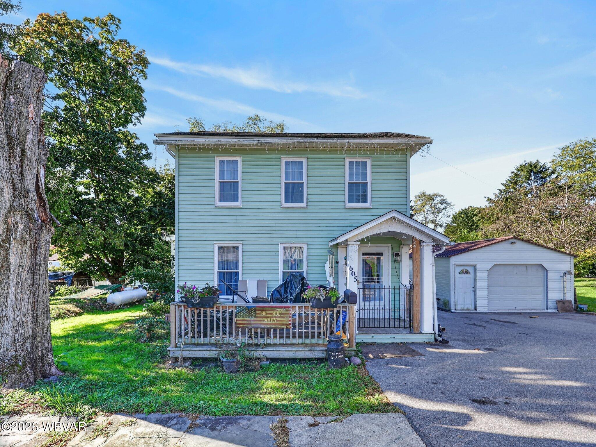 605 Huston Street — photo