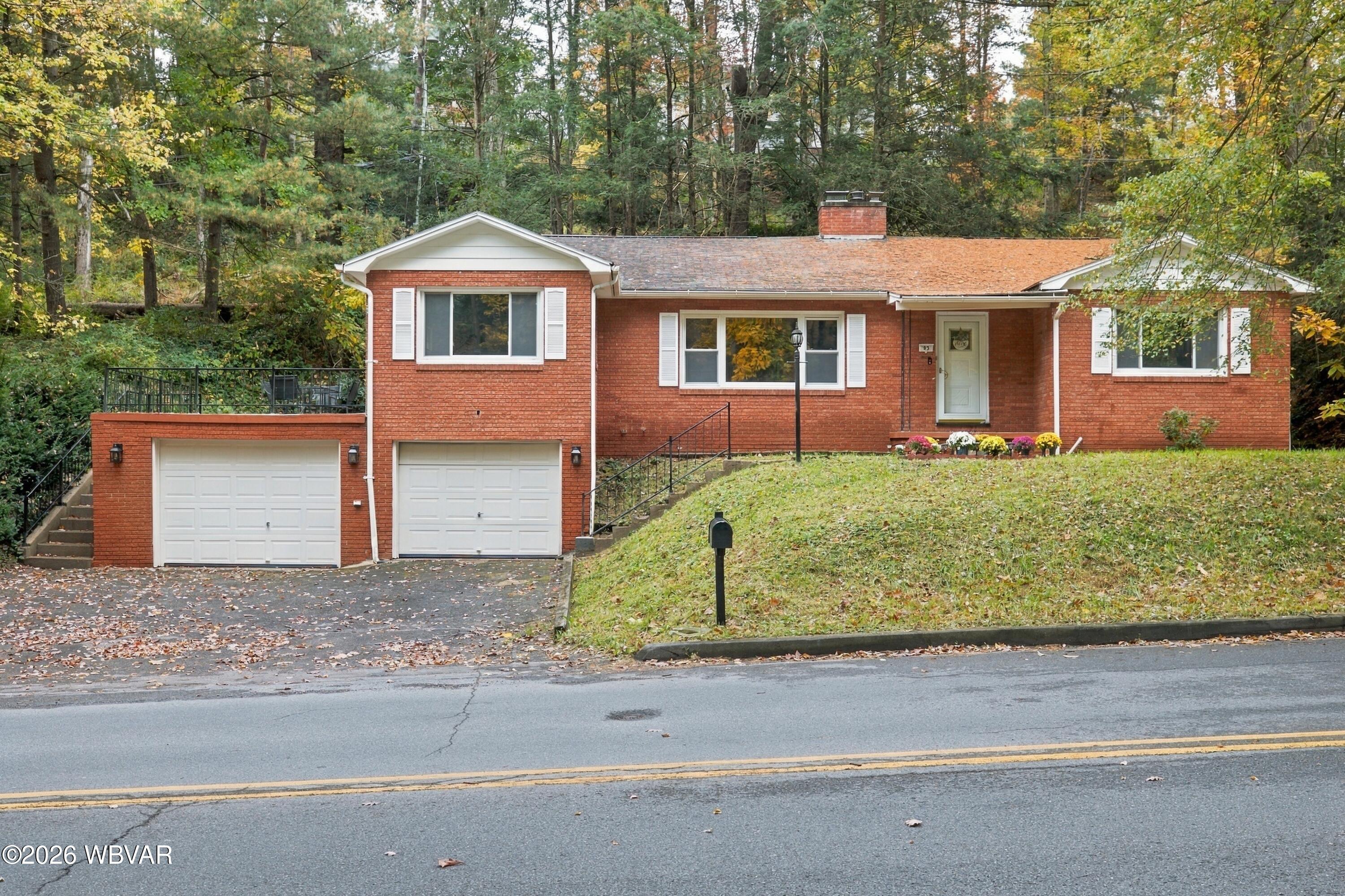 93 Round Hill Road — photo