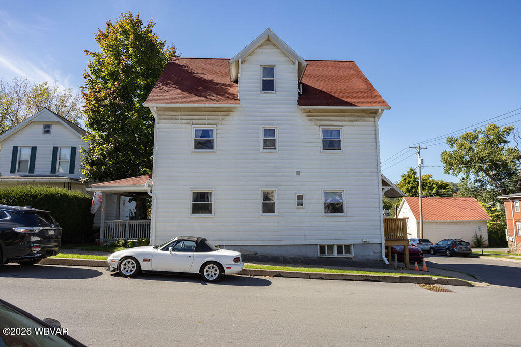 1031 Hepburn Street — photo