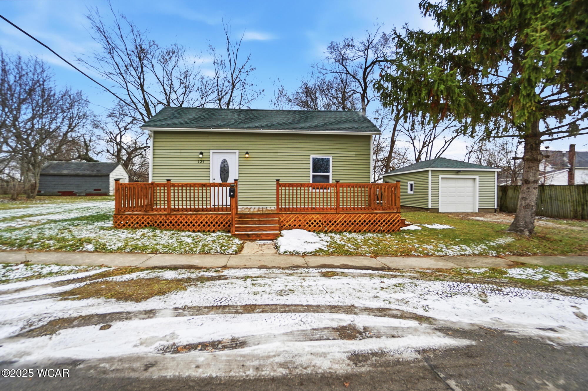 124 N Perry Street — photo