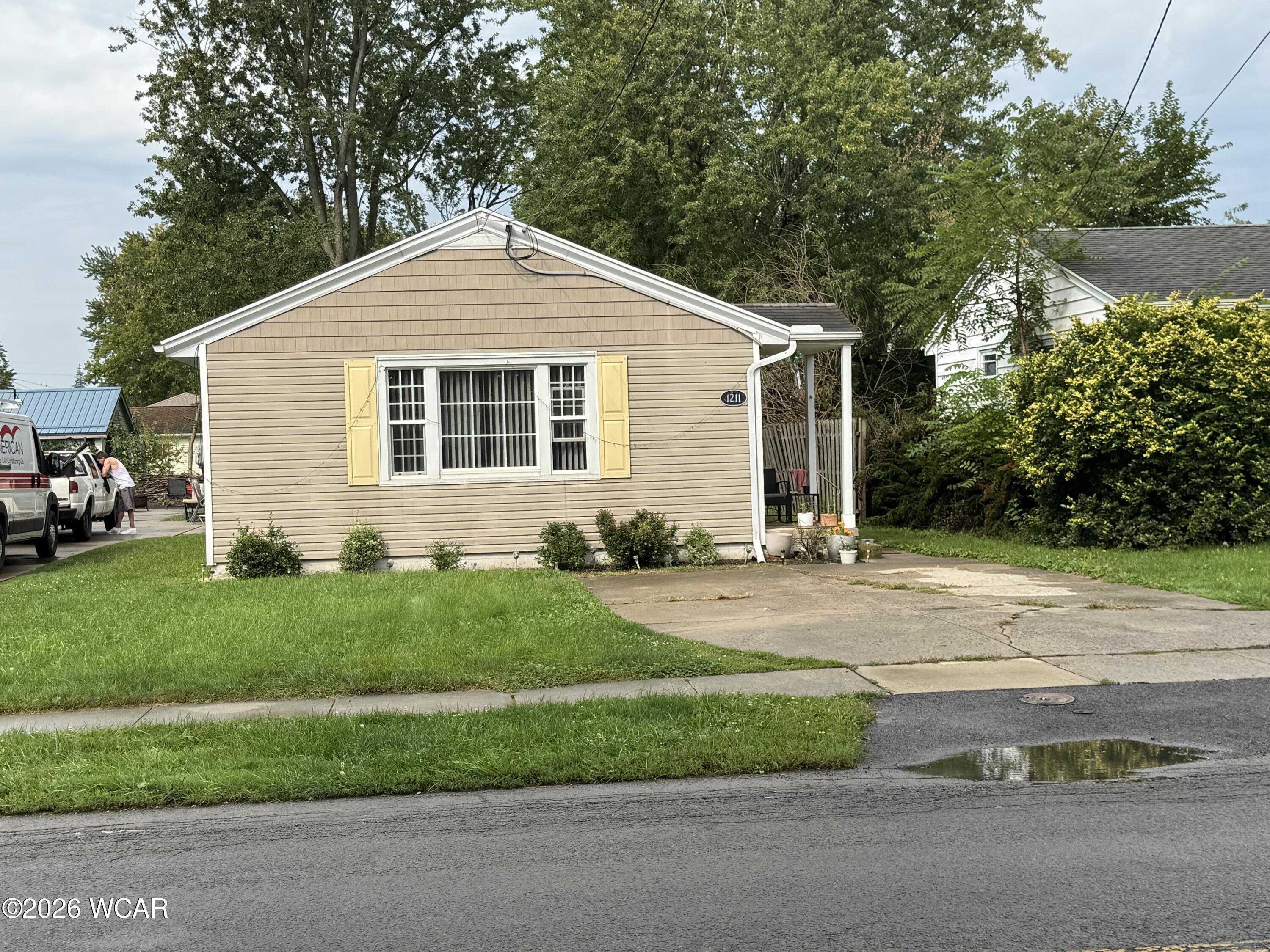 1211 N Metcalf Street — photo