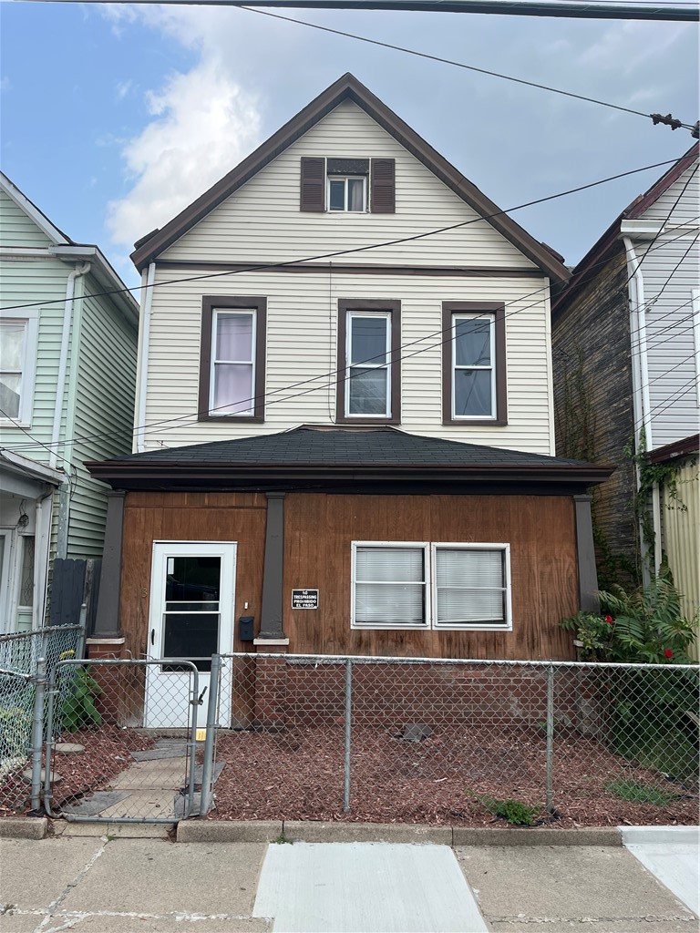 213 Comrie Ave — photo