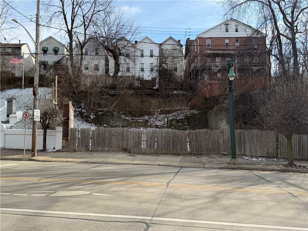 402 W 8th Ave — photo