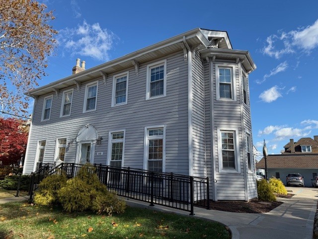 348 College Ave — photo