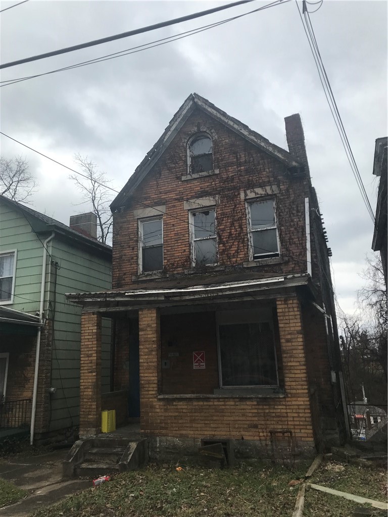 2258 Hawthorne Ave — photo