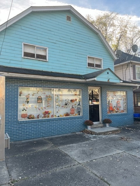 102 W Midland Ave — photo