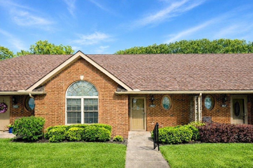 815 Village Dr — photo