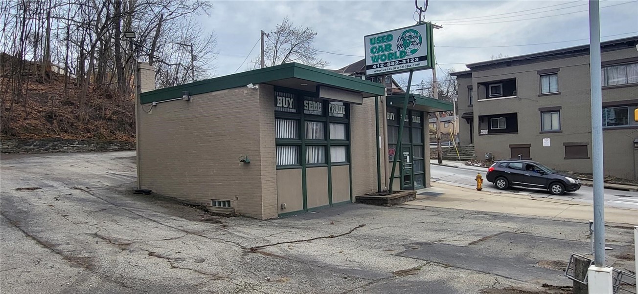 2351 Saw Mill Run Blvd — photo