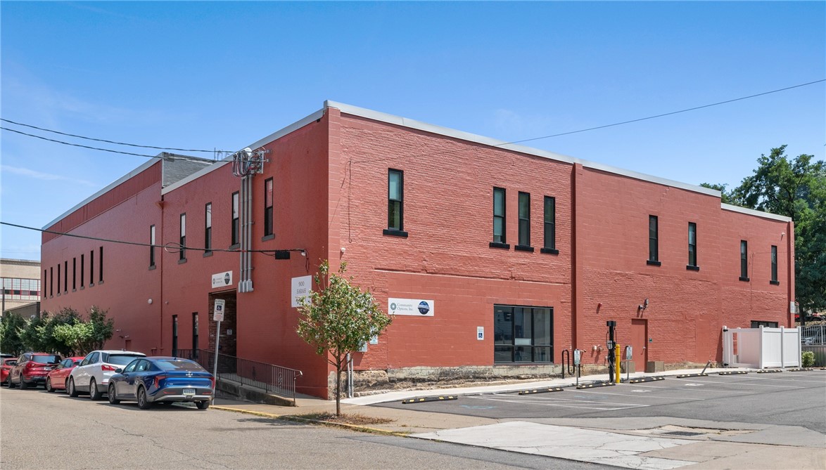 900 Sarah Street — photo