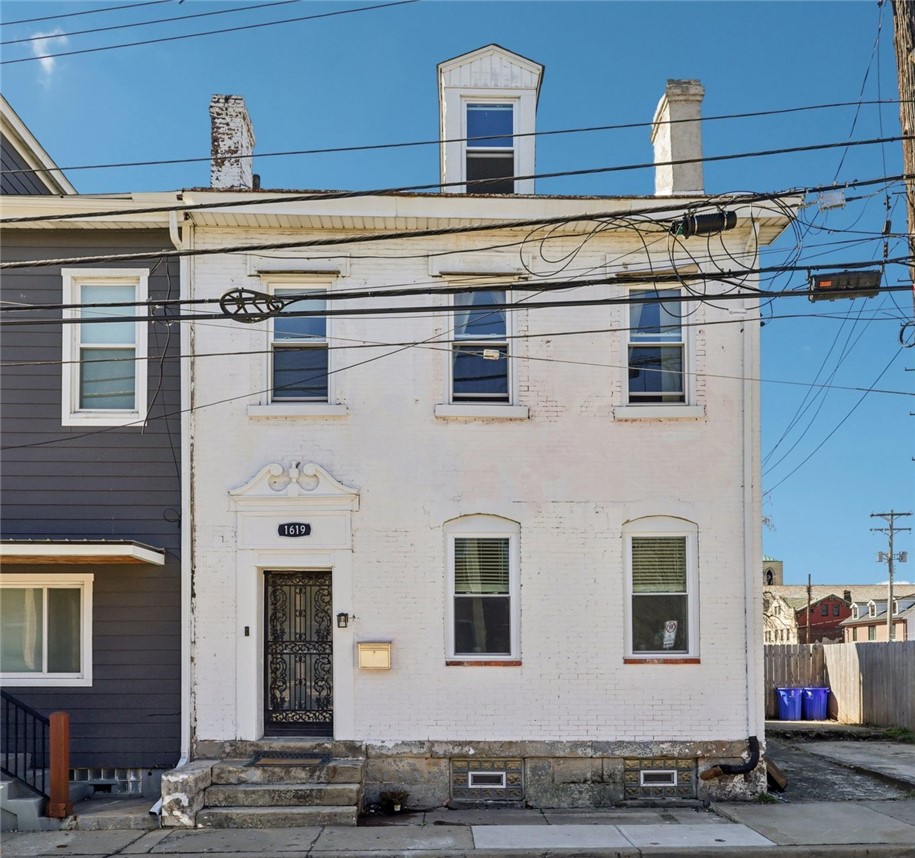1619 Manhattan Street — photo