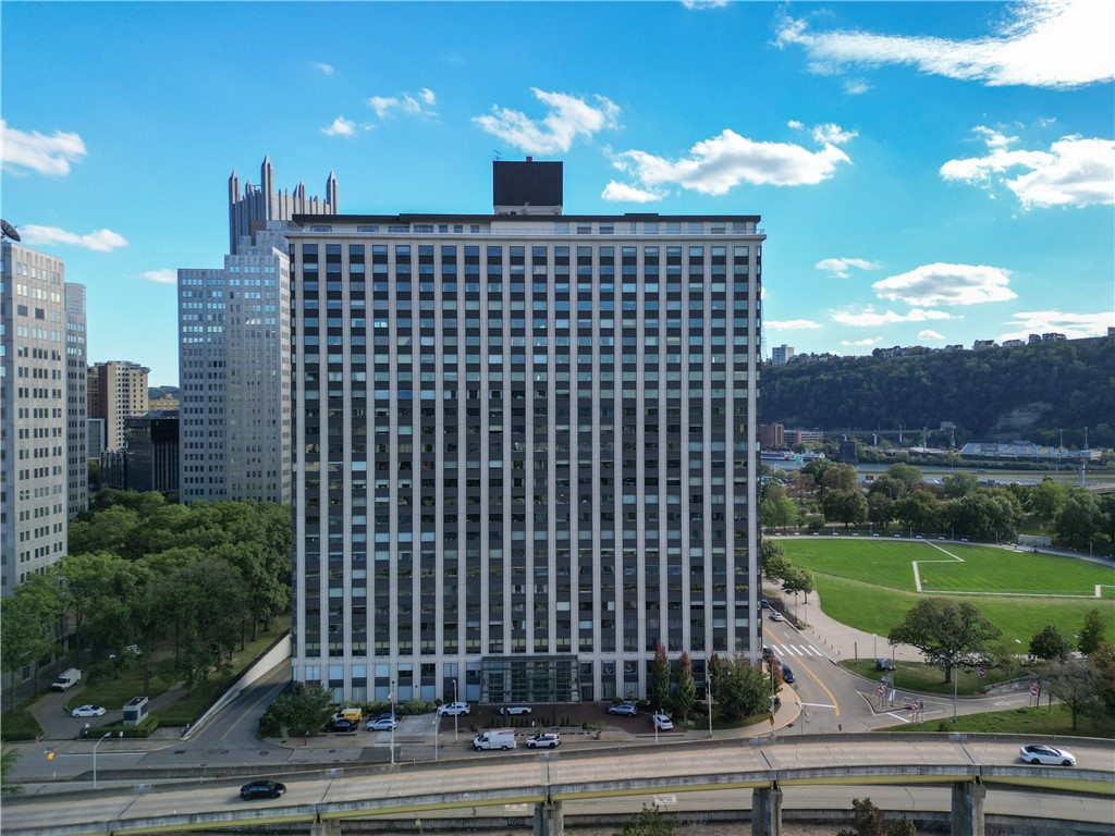 320 Fort Duquesne Blvd 12Jk — photo