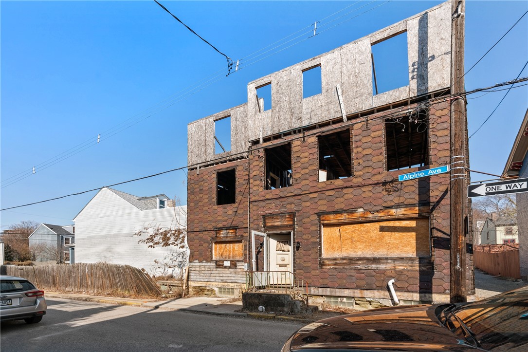 110 Alpine Ave. — photo