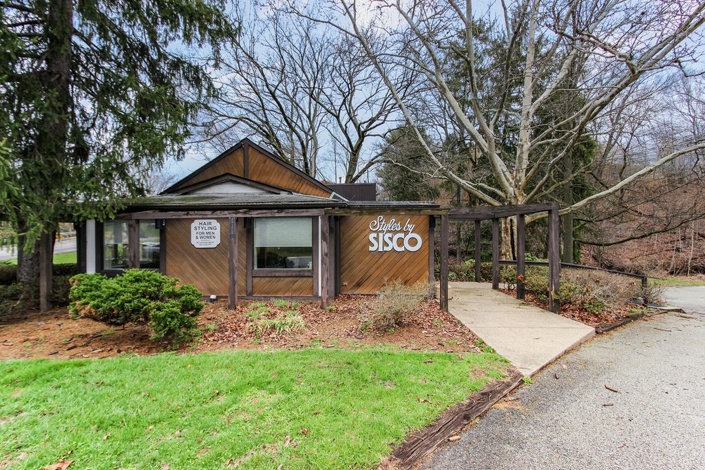 4351 Old William Penn Highway — photo