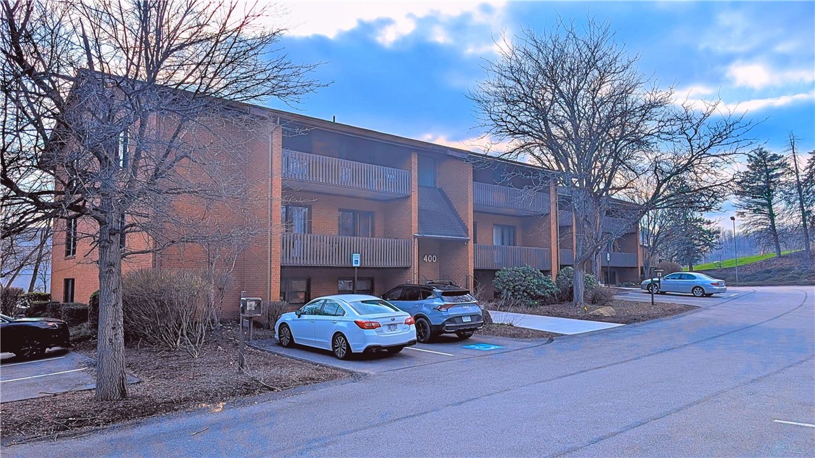 406 Mcknight Park Dr — photo