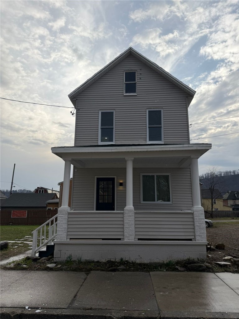 814 Oak Street — photo