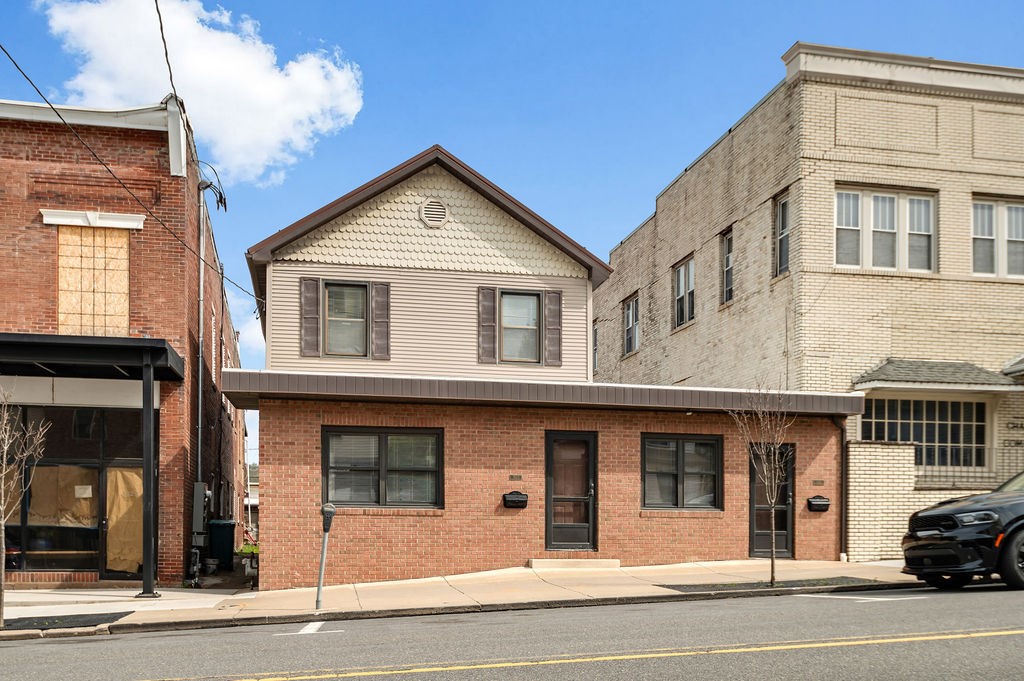1023 Philadelphia St — photo