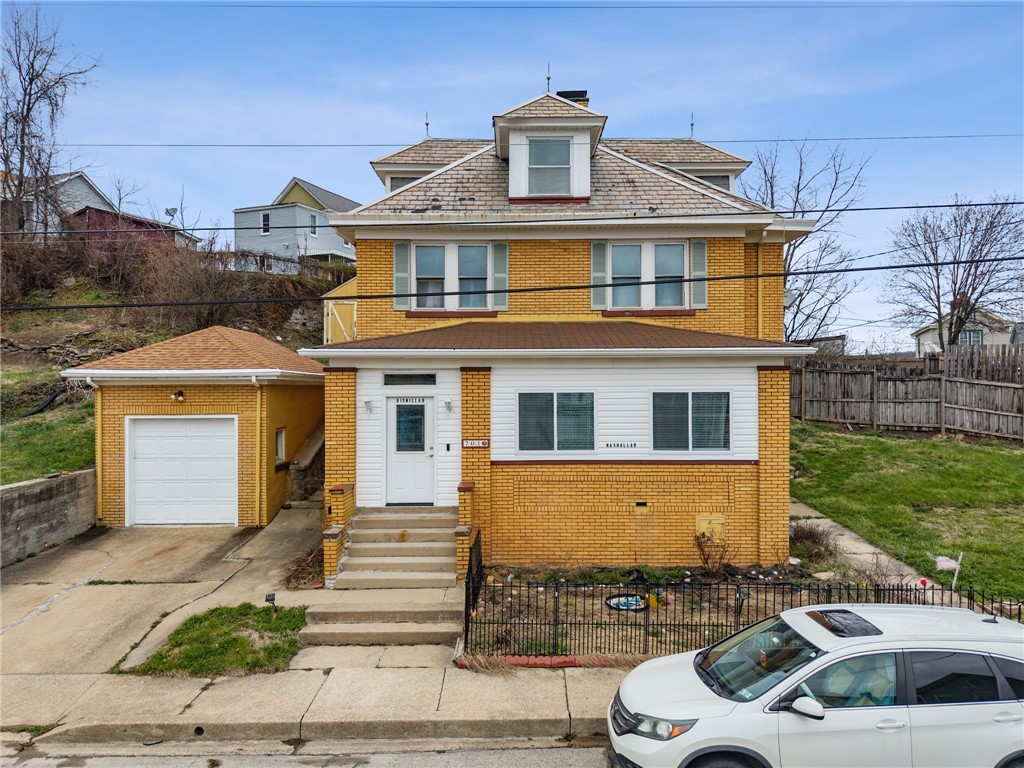 701 Cowan Ave — photo