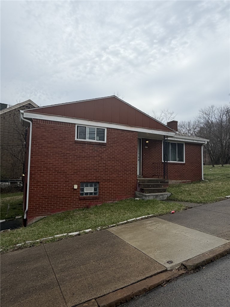 3324 Radcliffe St — photo