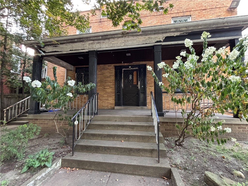 4825 Butler St. (to Lease) — photo