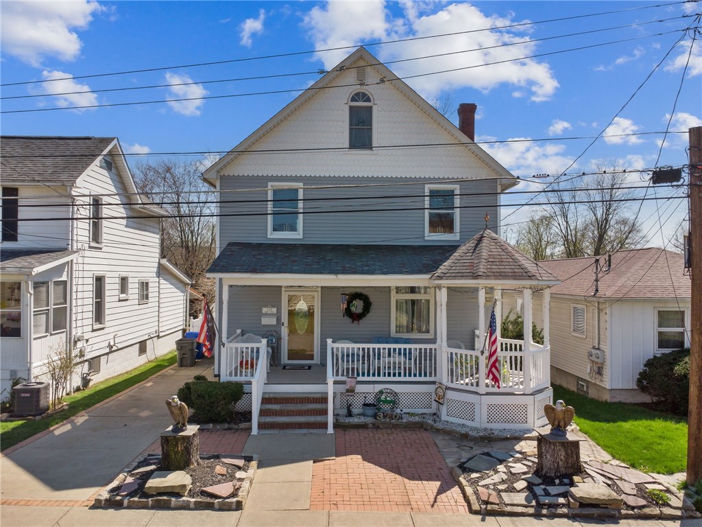 320 Walnut St — photo