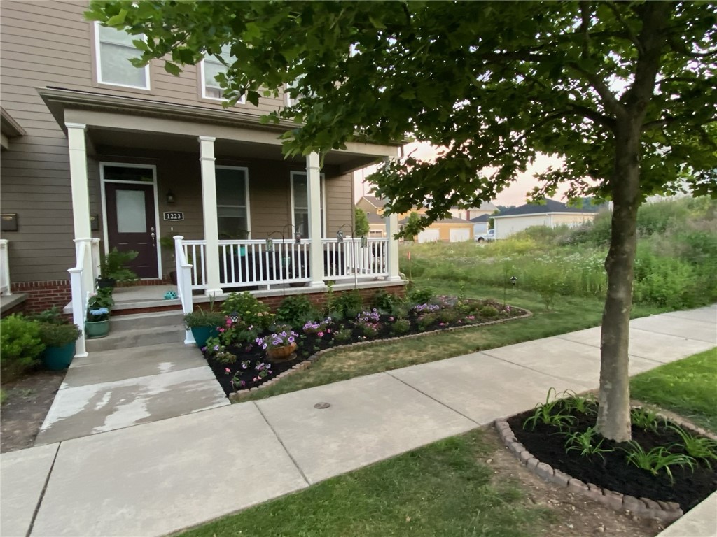 1223 Columbus — photo
