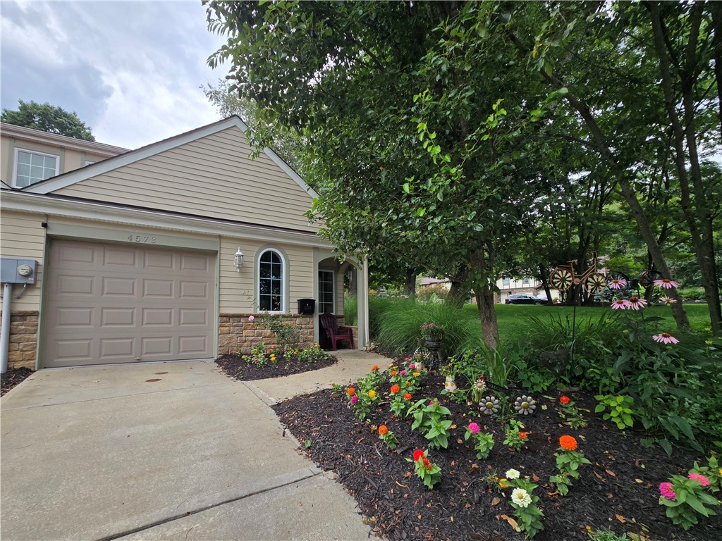 4573 Bucktail Dr — photo