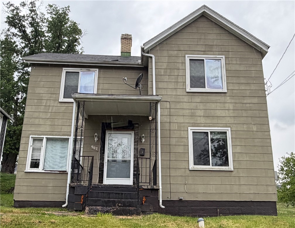 907 Woodlawn Ave — photo