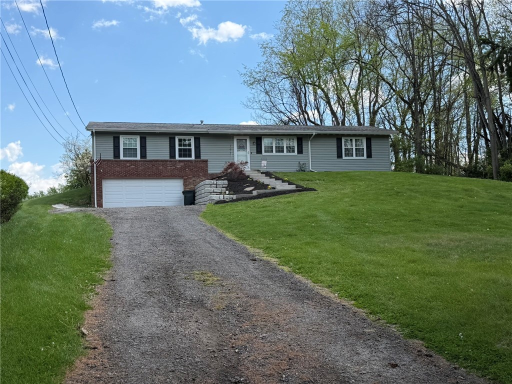 107 W Hillcrest Rd — photo
