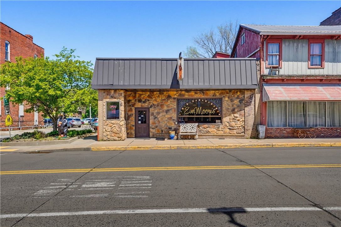 341 Broad St — photo