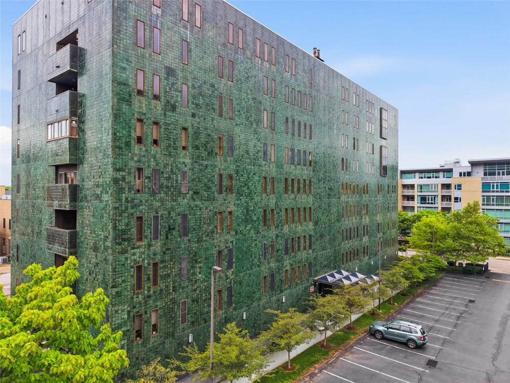 540 N Neville 305 — photo