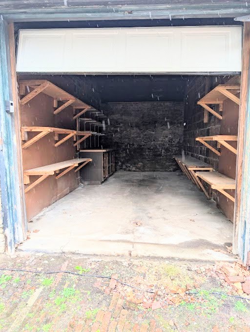 40 Walnut St Garage 6 — photo