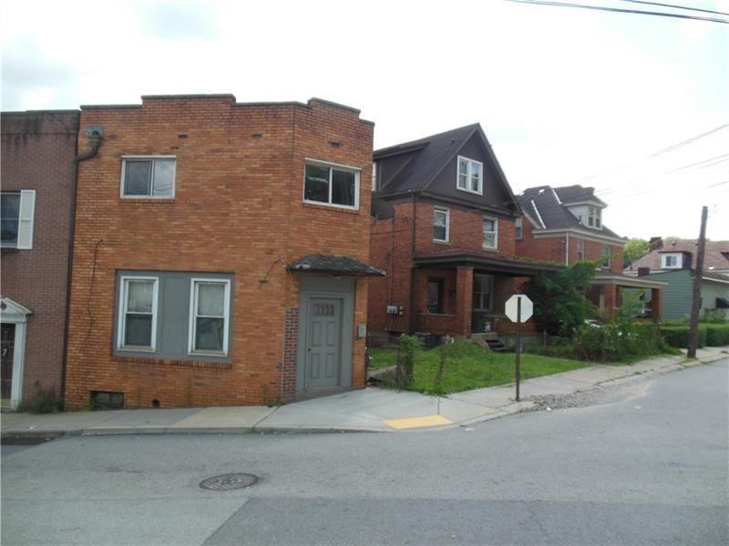 2501 Transport Street — photo