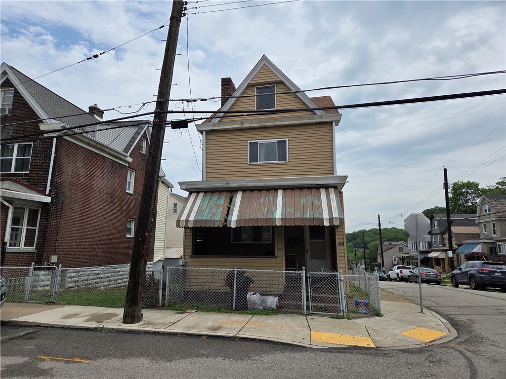 1411 Clover St — photo