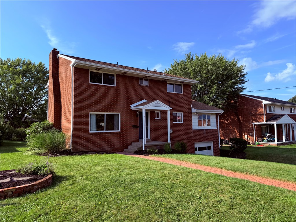 203 Clover Dr. — photo