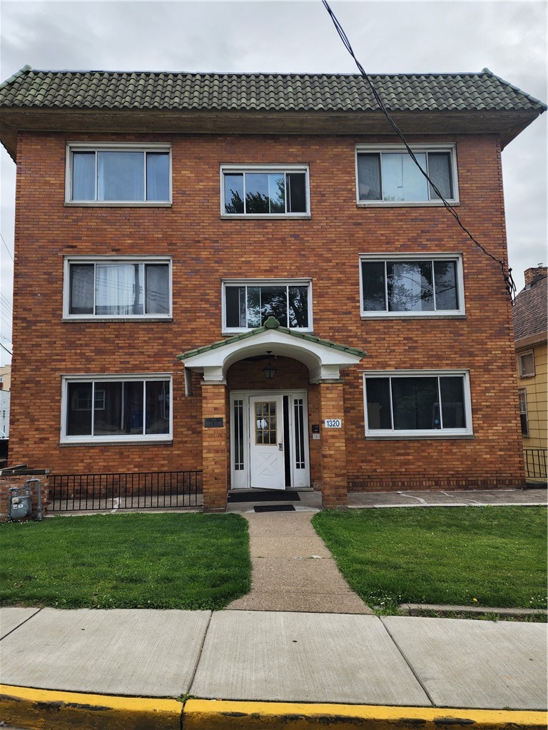 1320 Kelton Ave 1 — photo