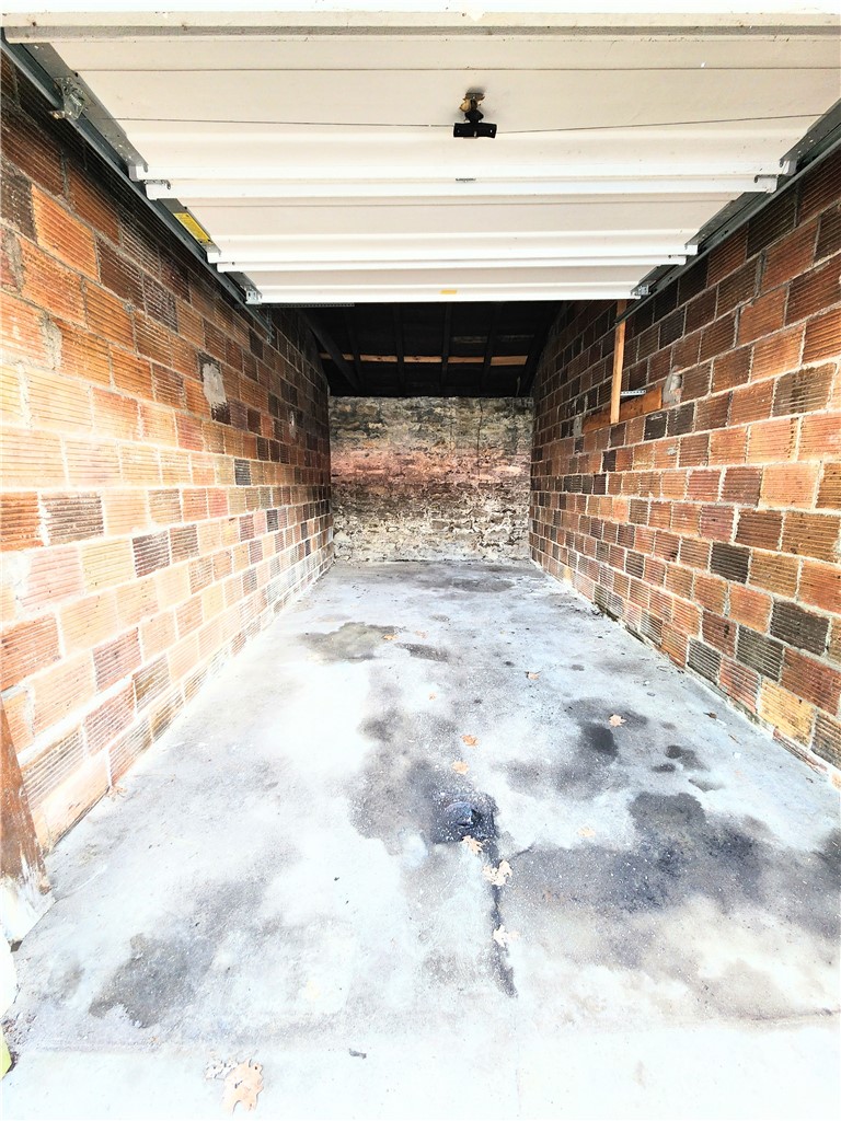 40 Walnut St Garage 13 — photo