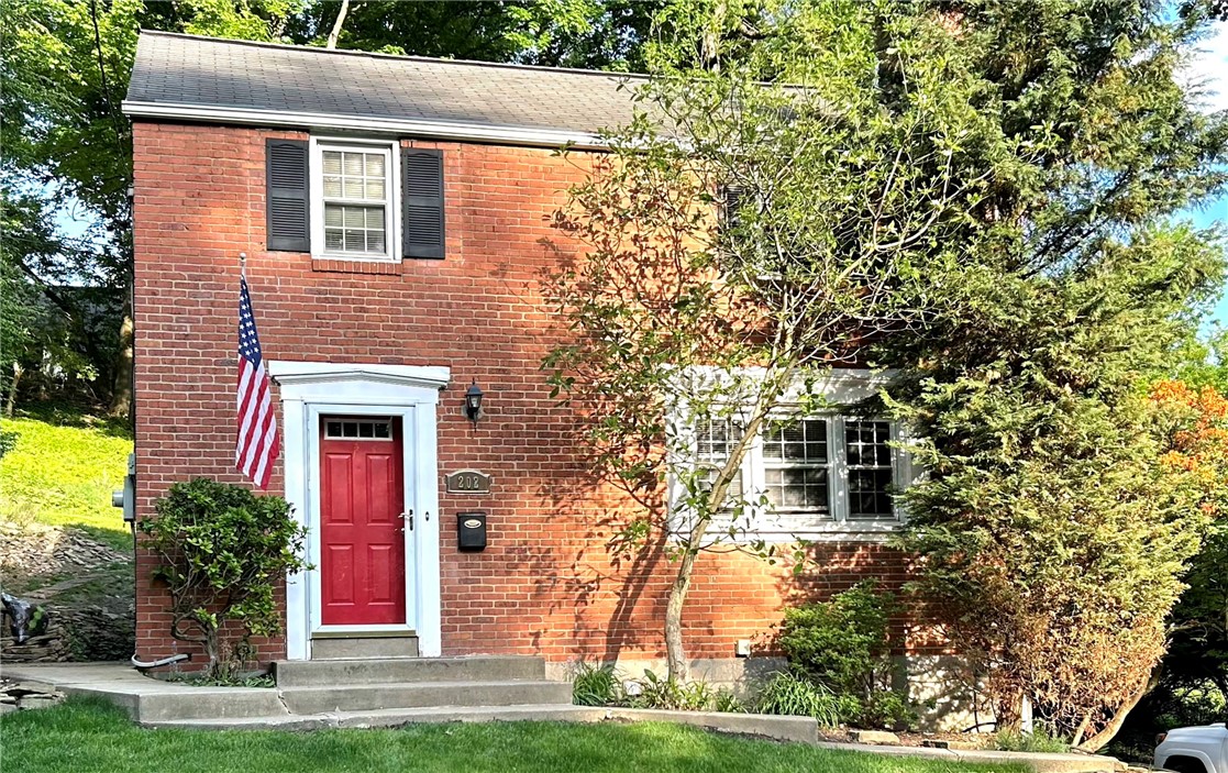 202 Park Pl — photo