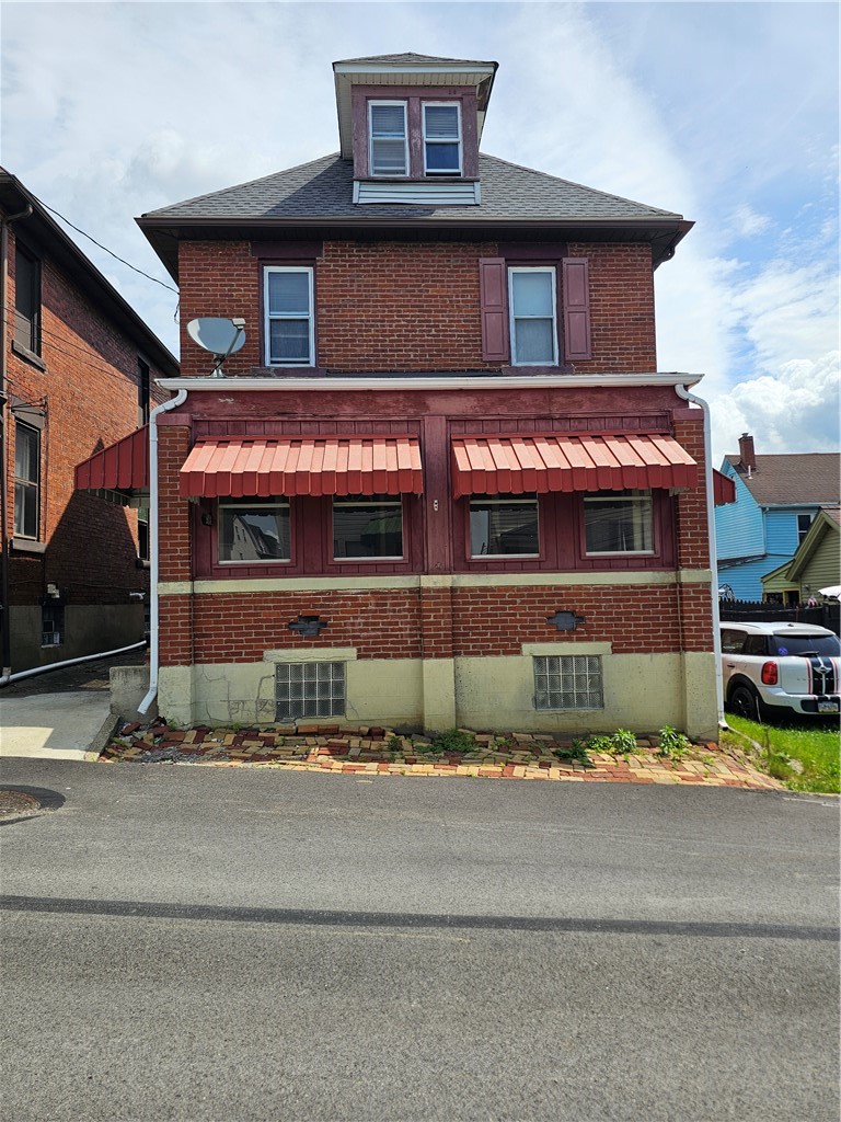 924 Summit St — photo