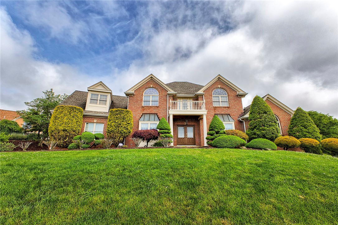 33 Hawthorne Ln — photo