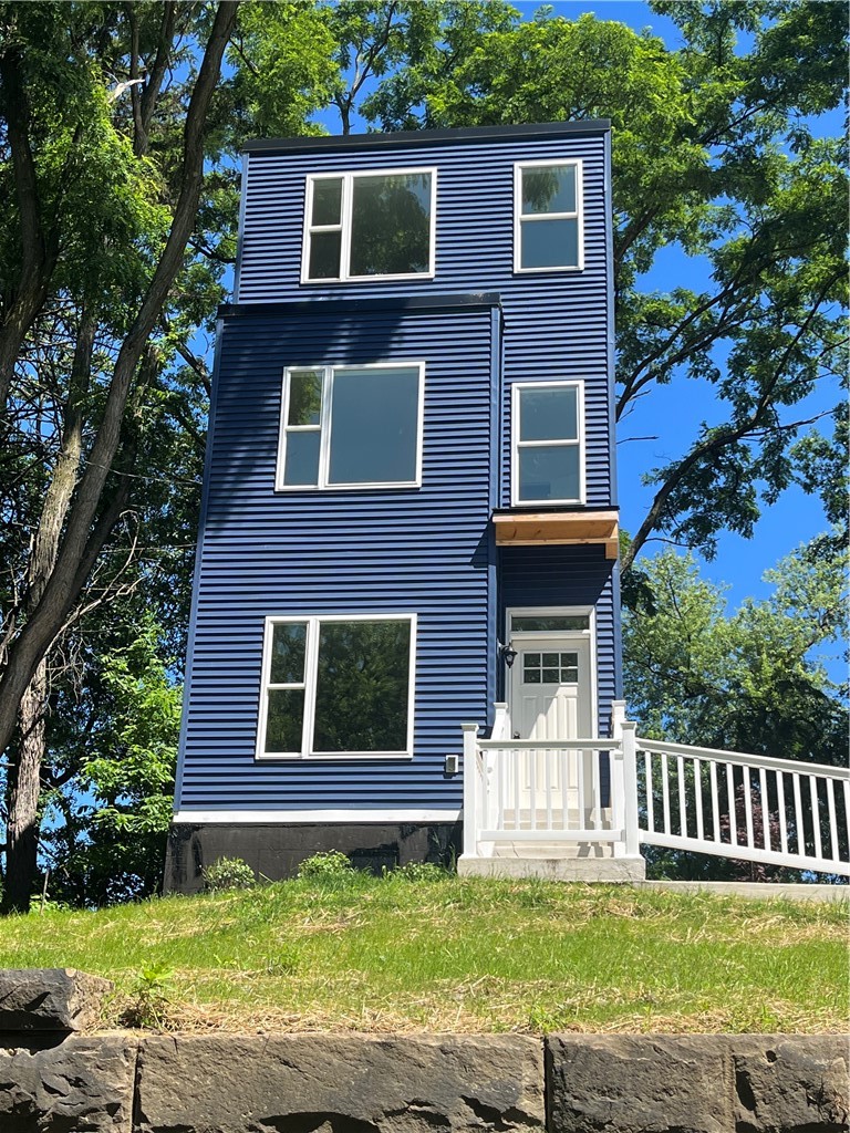 902 Morrison St — photo