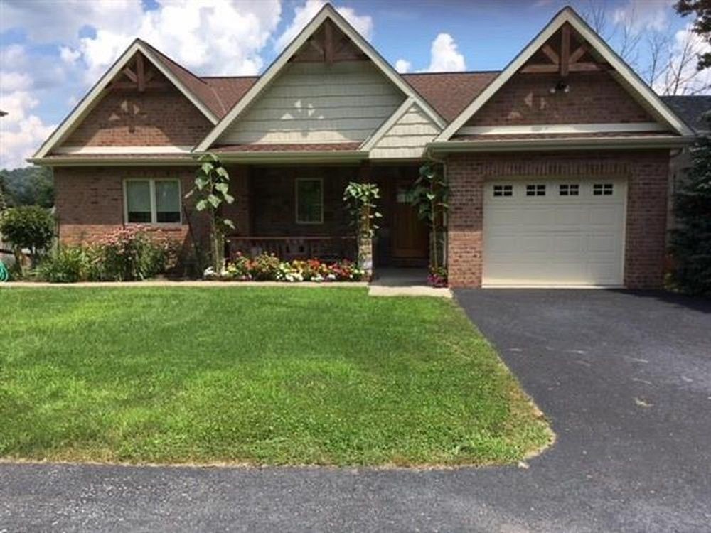 320 N Lakeside Dr — photo