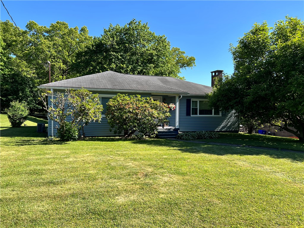 11 Evergreen Dr — photo