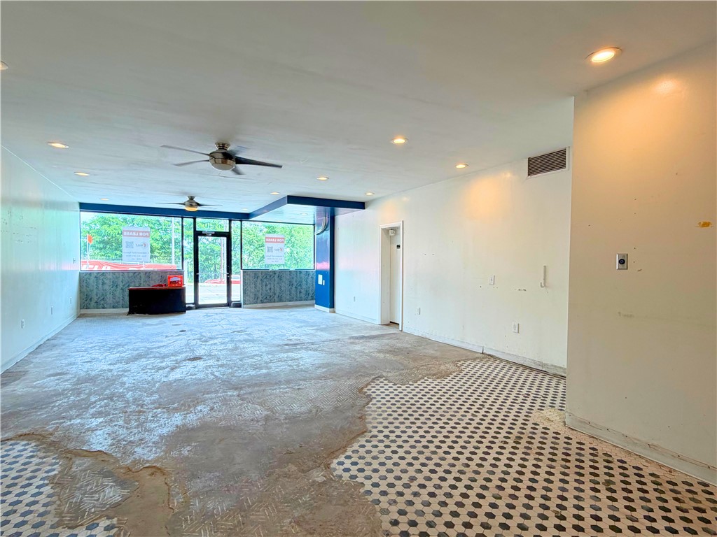 6140 Butler Street — photo