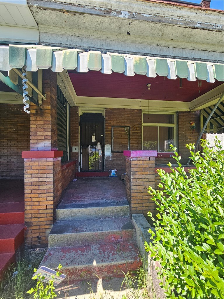 3341 Webster Ave — photo