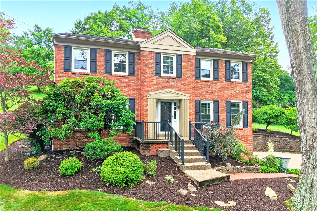 195 Gateshead Dr — photo