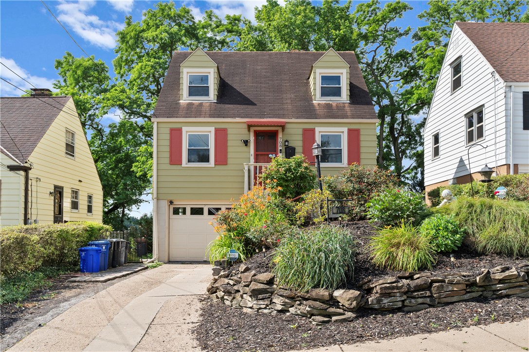 708 Crysler Street — photo